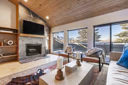 FC2256 Pet Friendly Townhome Close to Skiing - Image 2