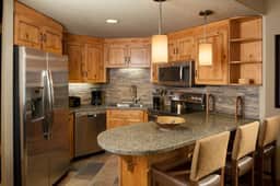 Grand Summit - Luxury Spacious Full One Bedroom - Image 5