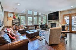PO650 · Mountain Crest Ski Estate - Free Shuttle Stop Just Yards Away - Image 3