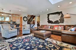PO650 · Mountain Crest Ski Estate - Free Shuttle Stop Just Yards Away - Image 2