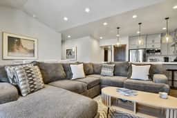 Spacious 4 Bedroom - New with 3 King Beds and Private Hot-tub - Image 3