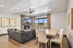 Spacious 4 Bedroom - New with 3 King Beds and Private Hot-tub - Image 2