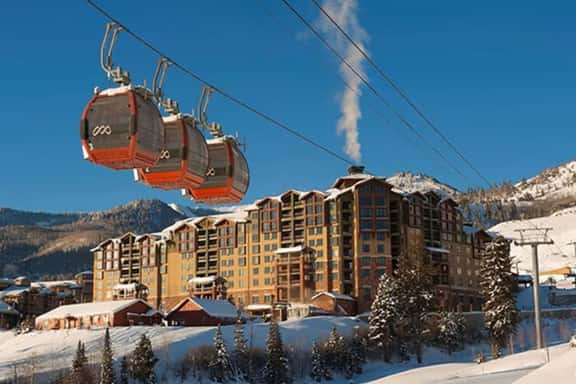 Grand Summit - Luxury Spacious Full One Bedroom - Image 1