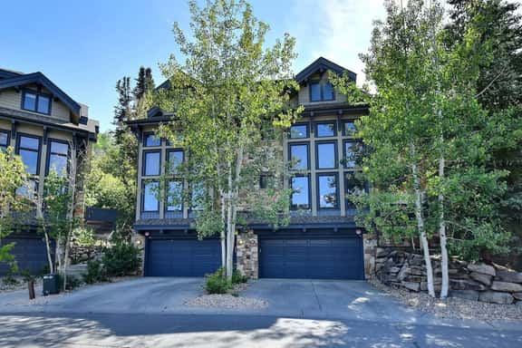 PO650 · Mountain Crest Ski Estate - Free Shuttle Stop Just Yards Away - Image 1