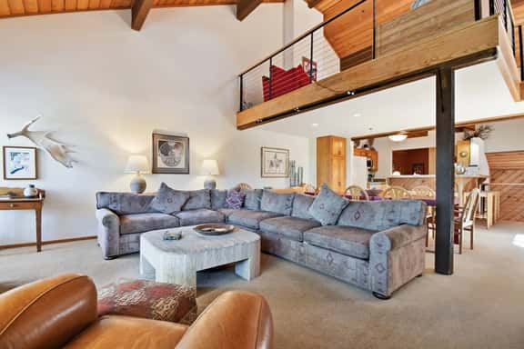 Ridgepoint Ski Escape - Great View, Wood Burning Fireplace - By Ski-Out Trail - Image 1