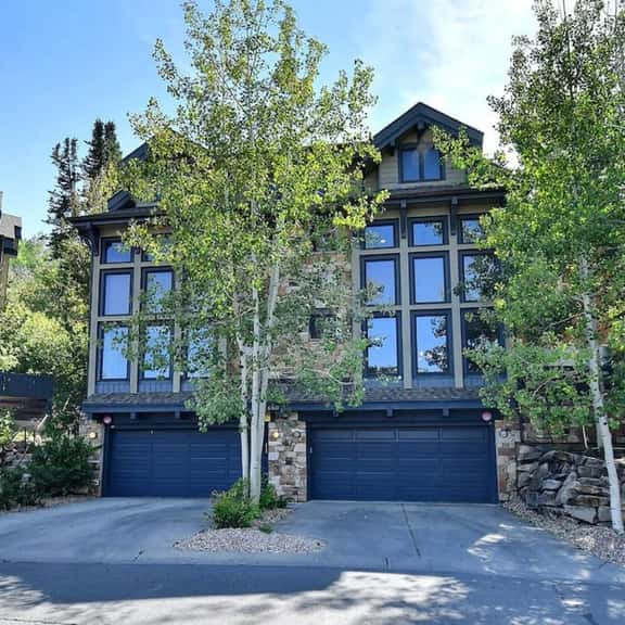 PO650 · Mountain Crest Ski Estate - Free Shuttle Stop Just Yards Away - Image 1