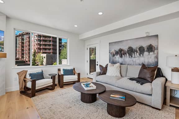 Completely Remodeled (Summer 2025) Luxury Silverado Lodge - Image 4