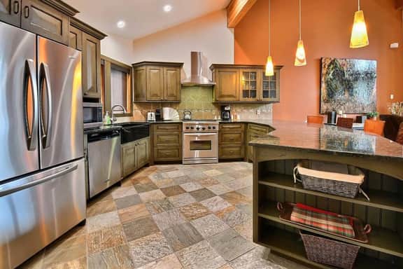 Enclave Dream at Silver Lake Village - Hot Tub, Walk to Lifts - Image 3