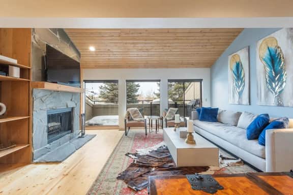 FC2256 Pet Friendly Townhome Close to Skiing - Image 4