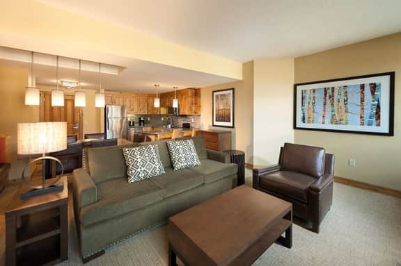Grand Summit - Luxury Spacious Full One Bedroom - Image 4