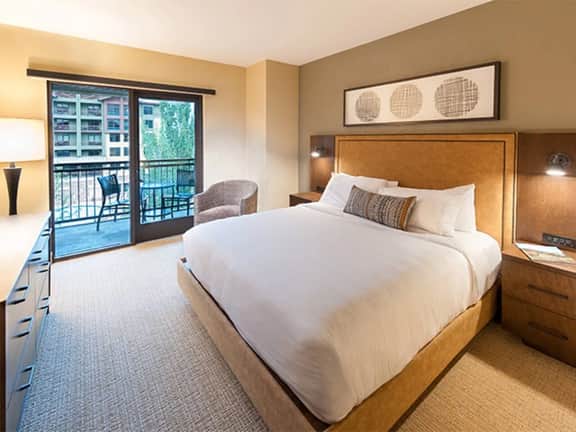 Grand Summit - Luxury Spacious Full One Bedroom - Image 2