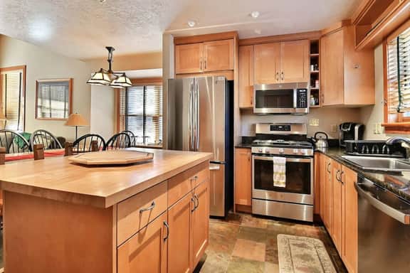 Greyhawk Mountain Getaway - Private Hot Tub - Image 2
