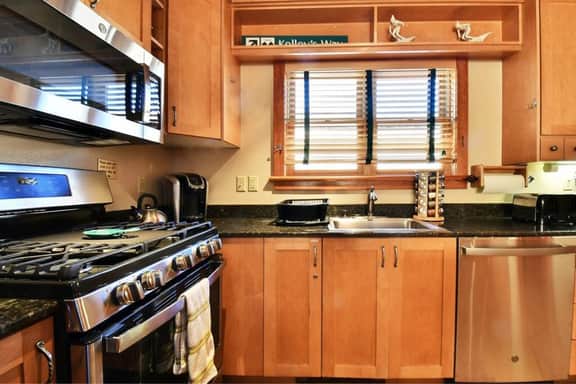 Greyhawk Mountain Getaway - Private Hot Tub - Image 4