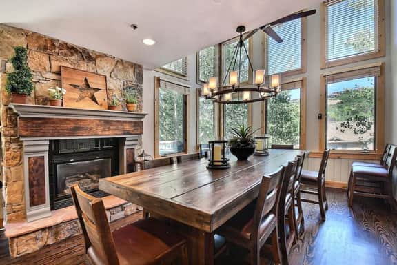 PO650 · Mountain Crest Ski Estate - Free Shuttle Stop Just Yards Away - Image 5