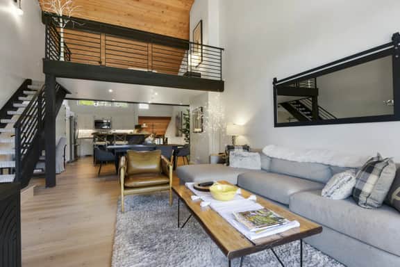 RP127 · Mountainside Luxury Townhome Ski Out - Image 2