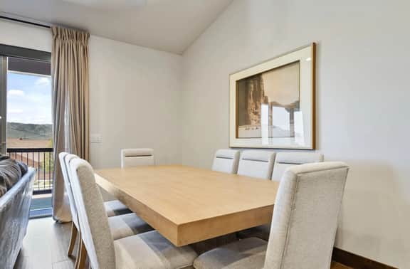 Spacious 4 Bedroom - New with 3 King Beds and Private Hot-tub - Image 4