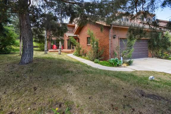 Stylish Retreat: 3,600+ Sq; Walk to Cabriolet Lift - Image 3
